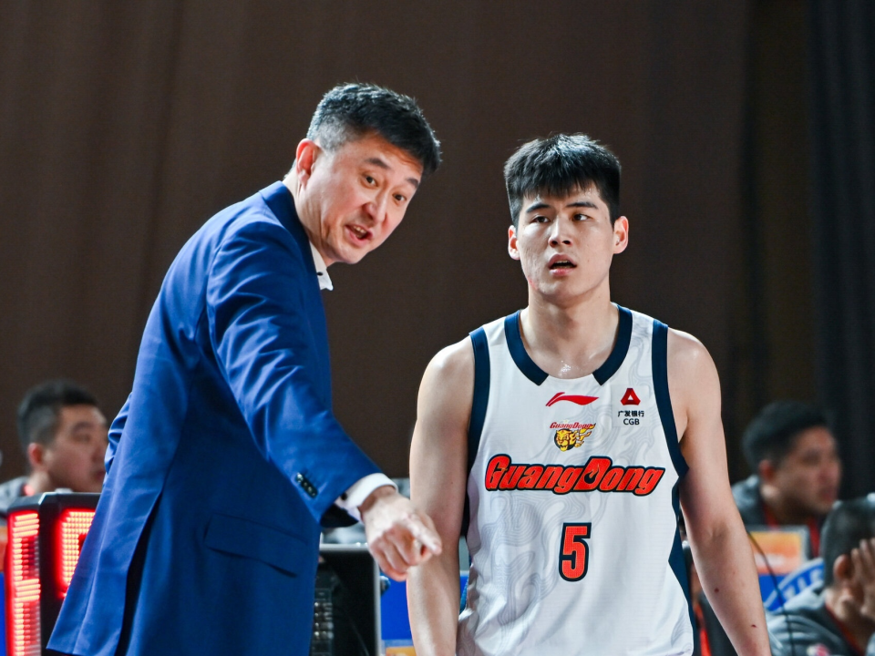 欧博体育-CBA告别24年垄断，迎来全新乱世！上一次没辽粤，姚明夺冠